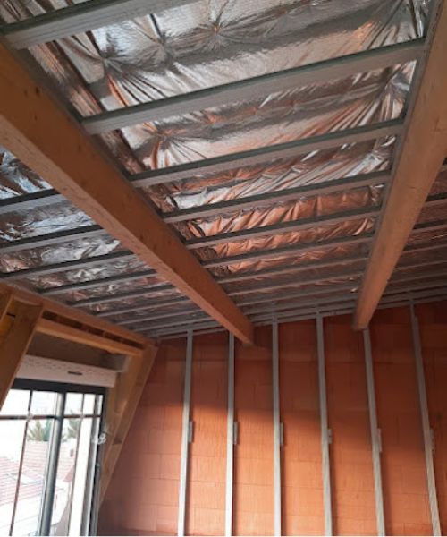 Isolation thermique sous toiture pour combles aménageables